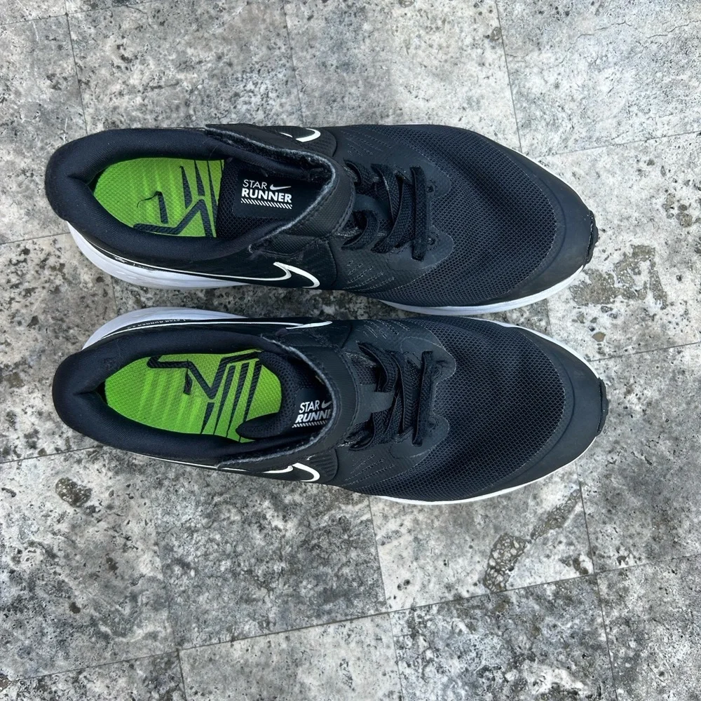 Nike Star Runner 2.0 Youth Size 3 Black Athletic Sneakers. VGUC.